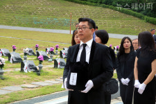 [포토] 고 김홍일 전 국회의원 이장식에 참여한 유족들