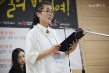 [포토] 오월문학제에서 낭독하는 광주의 오월