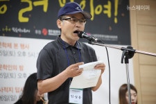 [포토] 오월문학제에서 낭독하는 광주의 오월