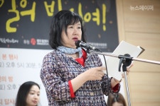 [포토] 오월문학제에서 낭독하는 광주의 오월