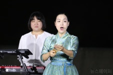 [포토] 서울국제작가축제의 마지막을 장식한 입과손스튜디오! 신나는 판소리 선보여