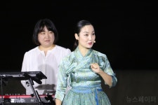 [포토] 서울국제작가축제의 마지막을 장식한 입과손스튜디오! 신나는 판소리 선보여