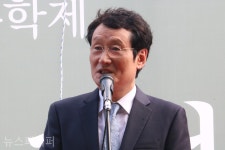 [포토] 버닝, 1987, 동주 등 숱한 영화를 빛낸 문성근 배우! 신동엽문학관 홍보대사로서 신동엽 50주기 가을문학제 참석해