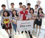 세븐일레븐, 롯데월드타워 123층에서 최고층 이색 학자금 수여