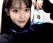 하이트진로, 아이유 4년 연속 참이슬 모델로 발탁