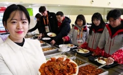 신세계푸드대한항공인력개발센터 | 신세계푸드, 삼겹살데이 맞아 패럴림픽 운영인력에 한돈 삼겹살 제공