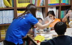  bhc치킨, ‘해바라기 봉사단’ 지역아동센터서 미술 봉사활동 펼쳐