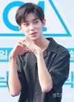 [포토] 젤리피쉬 김민규, 훈훈한 정석 미남 (프로듀스 X 101 콘셉트평가 블루카펫)
