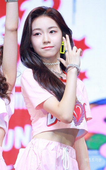 [포토] 로켓펀치(Rocket Punch) 다현, 총을 빵! (로켓펀치 Pink Punch 데뷔 쇼케이스)