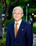 서경배 아모레 회장, 차녀 서호정 씨에게 주식 증여...3대 주주