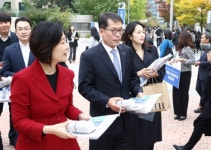 IBK기업은행, 중소기업재직자우대저축 첫 가입고객 축하행사