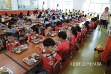 같은 급식소 이용하는 유(병설유치원)·초·중학생 집단 장염