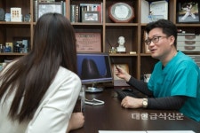 [김만재원장의 올바른 탈모치료-2] 초기 탈모, 원인 진단과 체계적 병원 치료가 관건