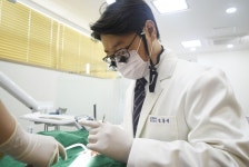 임플란트, 노년층뿐만 아니라 젊은층도 치아손상 방치 말고 바로 시작해야