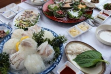 안면도 꽃지해수욕장 맛집 풍년회센타, 배낚시로 직접 잡은 일품 해산물 요리 눈길