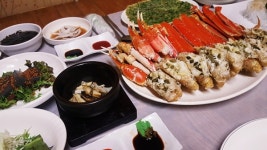 기장시장 맛집 기장시장대게, 살이 꽉 찬 대게찜과 푸짐한 한상 제공