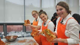 이게 김치래요~