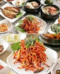 남해맛집 여행 중 만난 청해삼소리정의 멸치요리와 돌게장