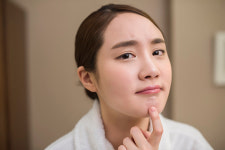 이마좁쌀 여드름, 원인따라 치료법도 달라야