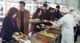 입시 위해 노력한 모든 사람, 급식으로 축하합니다~