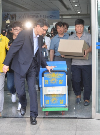 ‘160억 입찰비리’…경찰, 코레일 본사 압수수색