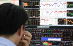 코스피, 장중 100포인트 급락···8년5개월만에 사이드카 발동