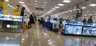 [현장] 아이폰12프로맥스 22만원 페이백···단통법 위반 여전