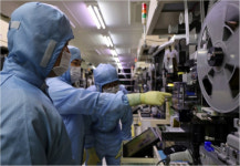 LG이노텍, 해마다 커진 아이폰 효과 양날의 검