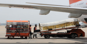 공항 조업용車, 전기차로 바꿔도 이용 못해···충전기 설치 왜 늦어지나