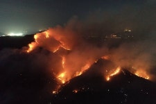 해운대 운봉산 산불 17시간 넘게 진화 중…부산시 45ha 훼손
