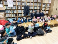 홍천군청소년문화의집 봉사동아리 니트, 남면 아동센터아이들에게 털목도리 및 인형 전달