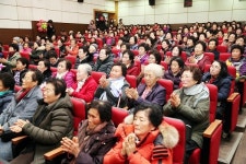 강진군, 57명 할머니들의 늦깎이 한글학교 졸업식 개최
