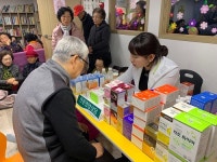 훈훈한 연말…그린스토어, 어르신들 영양치료 봉사 활동 진행