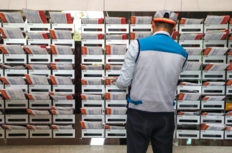 법무부, 자가격리 1만4500명 출국금지 통보 '등기 → 비대면' 전환