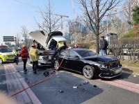 과천봉담도시고속화도로서 4중 추돌 사고…화물차 운전자 사망