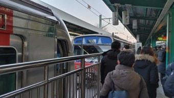 서울 지하철 1·4호선 곳곳 고장 열차운행 지연…한파·폭설에 출근길 불편
