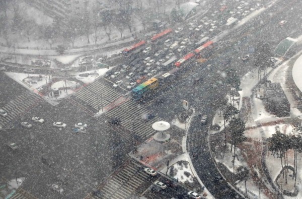 서울 서남권과 전국 대부분 지역, 대설특보와 대설주의보 발령 중, 안전에 최우선 사고해주세요.