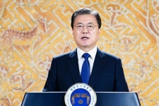 문대통령 지지율 4%p↑ 40%대 회복…민주당 32% vs 국민의힘 31% 팽팽