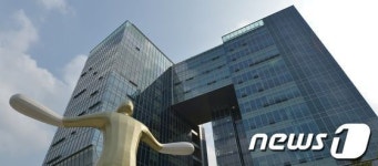 두나무, 법인세 248억원 환급 소송 패소… 법원 벤처기업 지정 취소, 과세 조치 적법 