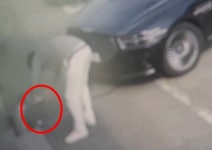 편의점 앞에 커피 쏟아버린 후 비 오면 다 쓸려간다