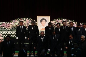 손명순 여사, 김영삼 전 대통령 곁으로 ... 김현철 