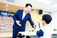 울진군 손병복 군수, 북울진도서관에서 명사의 북스토리 특강 진행하다