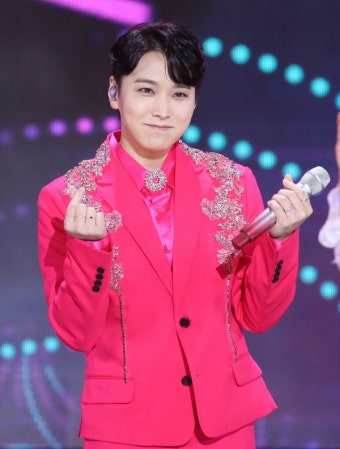 슈퍼주니어 성민, 전속계약 종료와 함께 20년만에 SM과 작별