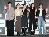 '군체' 17일 연속 박스오피스 1위…500만 관객 돌파 눈앞