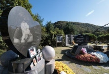 故 최진실, 18주기 맞아 팬들 추모 행렬…