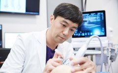 봄철 잦은 어깨 통증 개선에 도움 되는 재활운동 관심 가져야