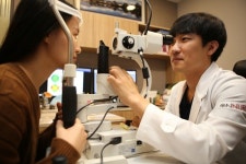 난시 렌즈삽입술 각막 얇고 난시 심해도 안경 벗는다