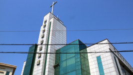 법원 윤동현 목사, 담임목사 자격 행사 금지
