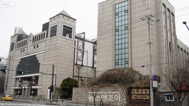 성락교회, 설립자 김기동 목사 성폭력·재정 의혹으로 파탄