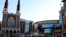 로고스가 보우하사 대형 교회 만세